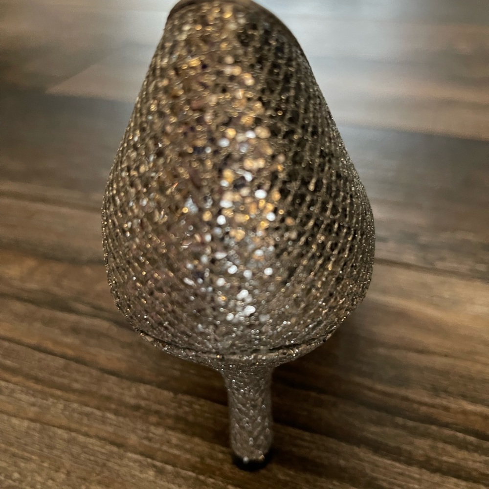 Women’s silver sparkle high heel pumps. - Picture 4 of 5